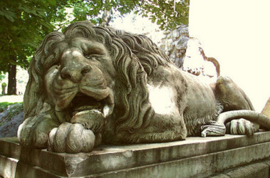 статуя лева